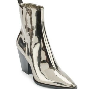 KARL LAGERFELD PARIS Keslyn Mirror
Metallic Booties in Pewter. Size 7.5